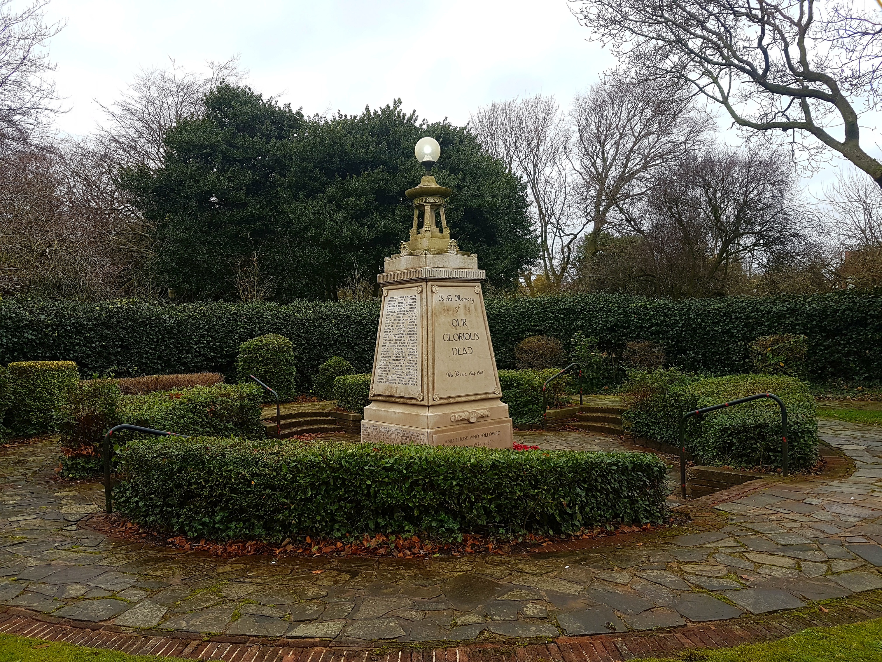 Photo inspiration: Crosby Memorial Park Terletak Berhampiran Reference: Crosby War Memorial