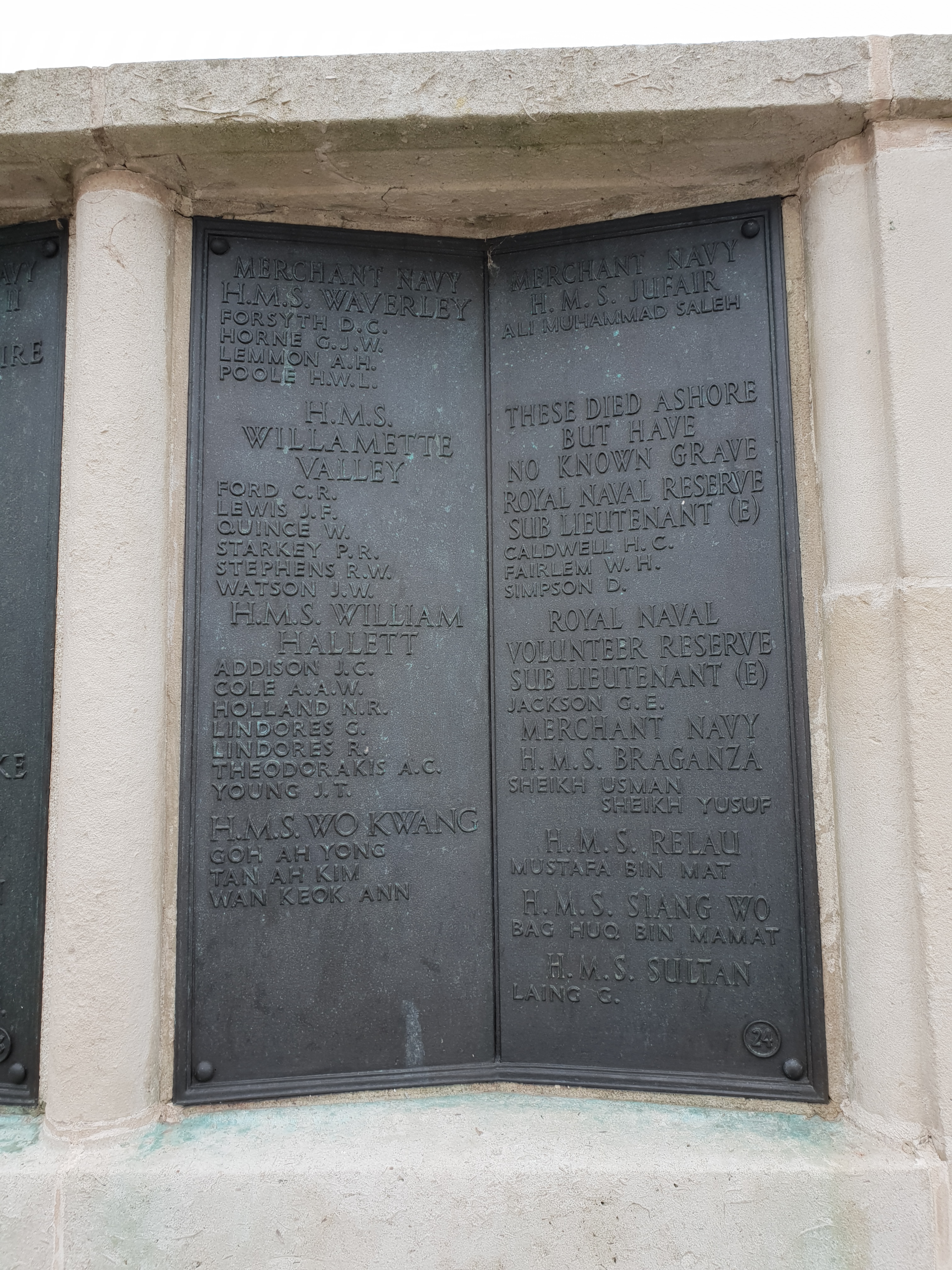 Cwgc Merchant Navy Memorial To The Missing Ww2 War Memorials Online